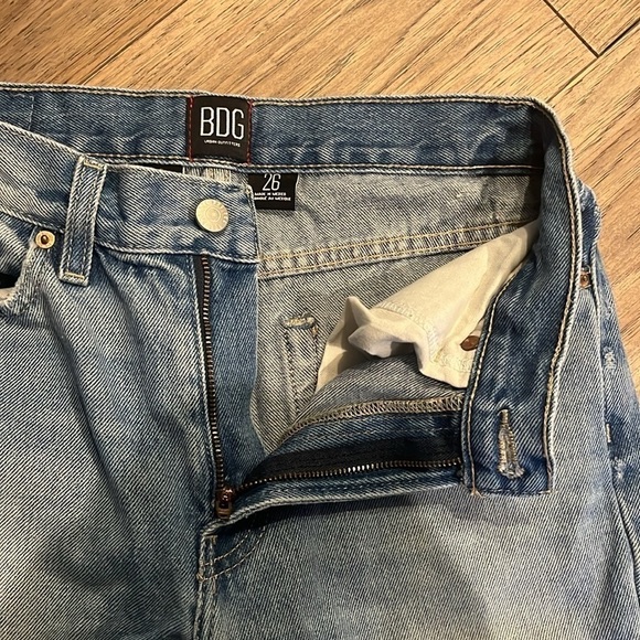 BDG distressed raw hem jeans, size 26 - Picture 4 of 7